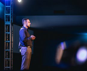 armando-troche-speaking