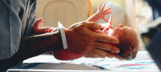 La ciencia y el espíritu de la crianza tierna de los bebés